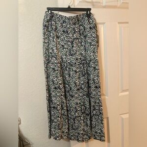 NWT i.n. studio skirt with a busy floral pattern size 2X